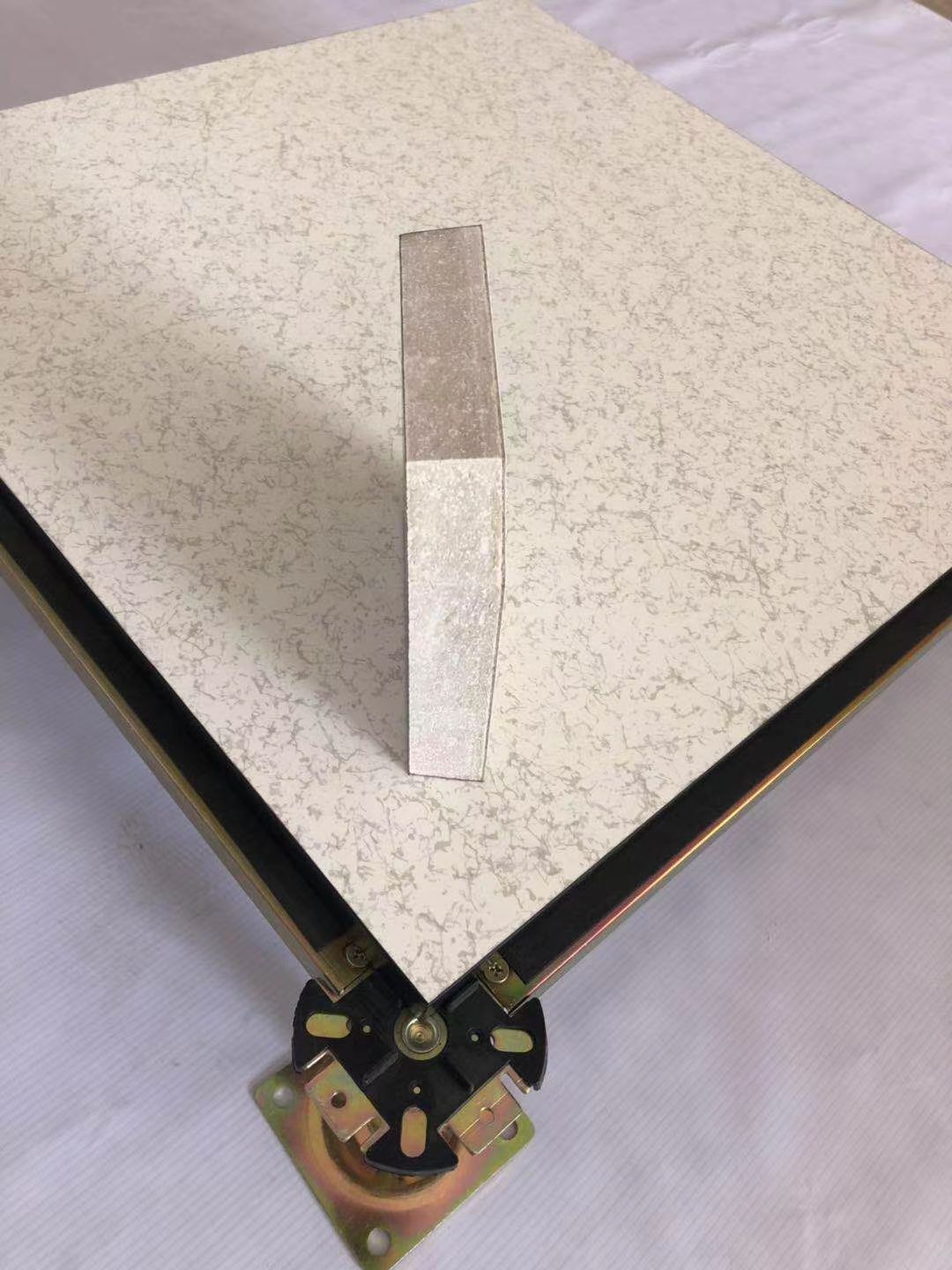 硫酸钙防静电地板品牌