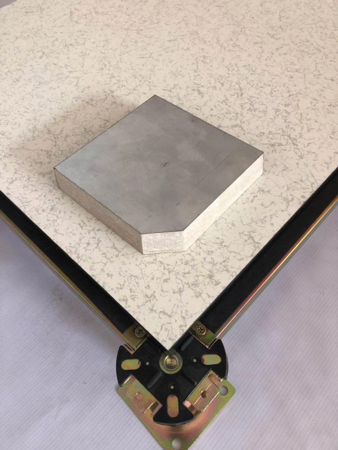 硫酸钙防静电地板型号